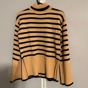 HP!! 🥳NWOT Striped turtleneck top